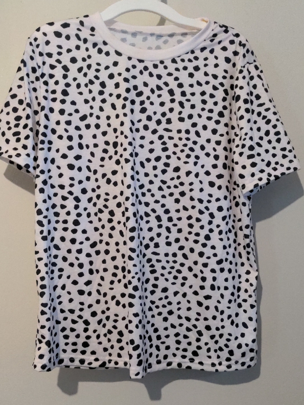 Women Size M White Crew Neck T-Shirt with Black Spot Print